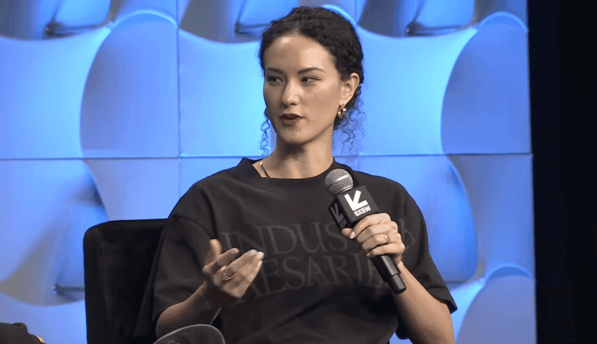 At SXSW, Bluesky CEO Jay Graber pokes fun at Mark Zuckerberg with Latin phrase T-shirt | TechCrunch